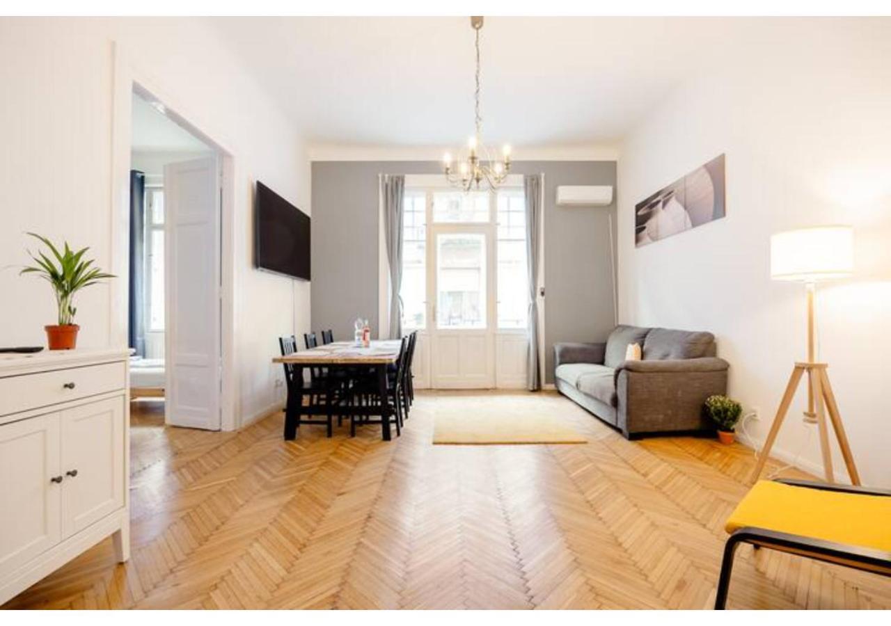 Apartment Downtown With Balcony *