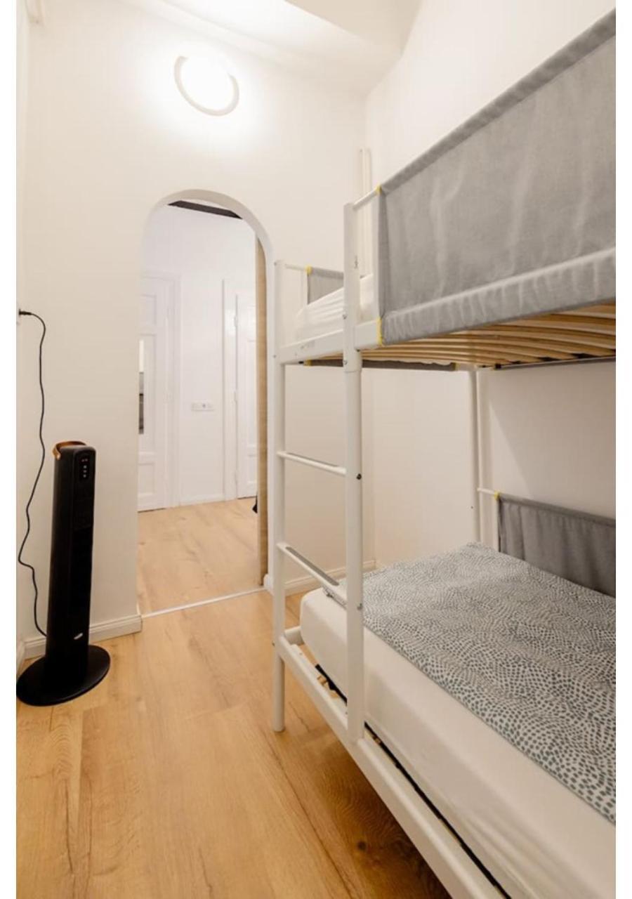 Apartment Downtown With Balcony Budapest